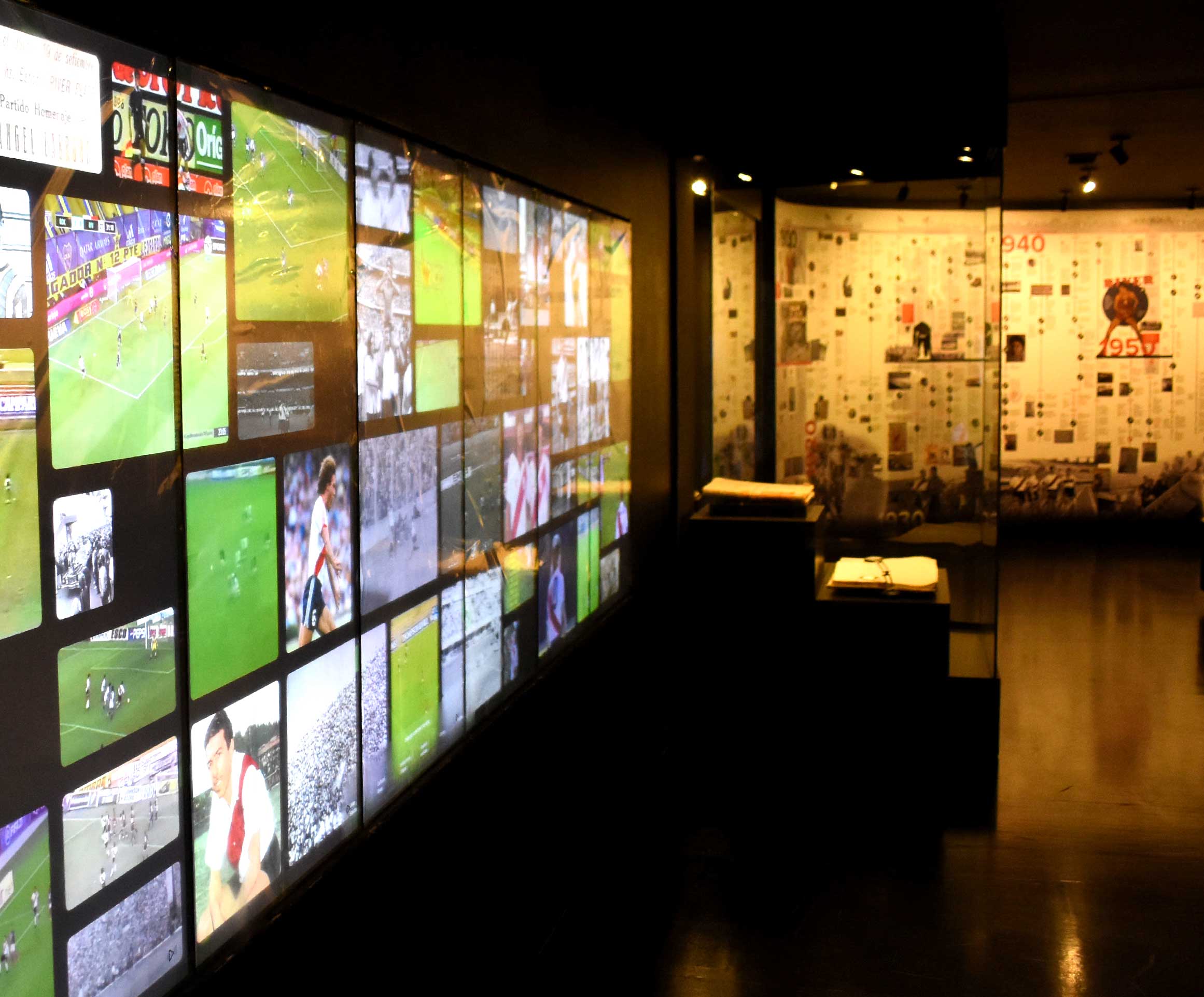 Muro de contenidos interactivo del Museo River